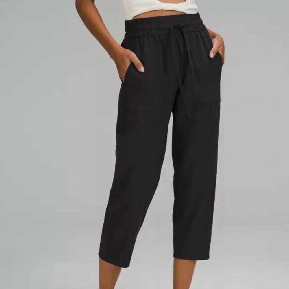 NWOT Lululemon Tapered-Leg Mid-Rise Pant 7/8 Length Luxtreme Black Size S